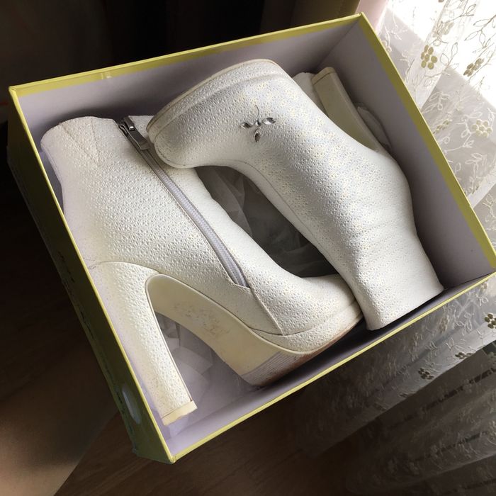 Сапоги белые женские