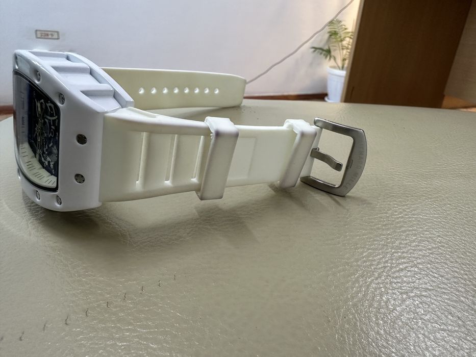 Наручные часы рабочие недавно купленные есть коробка