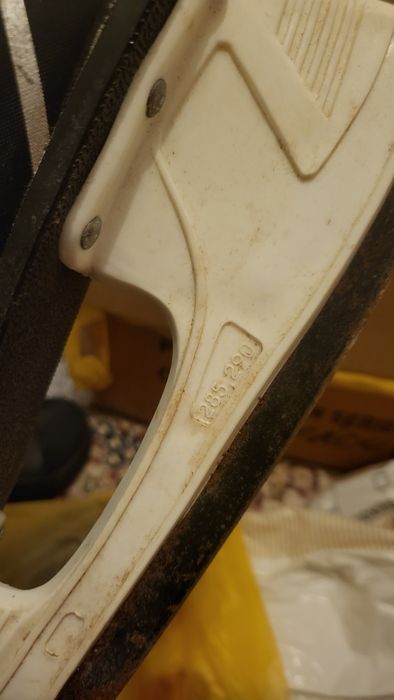 Продам коньки новые 44-45 размер