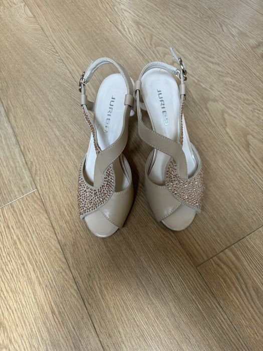 Босоножки женские