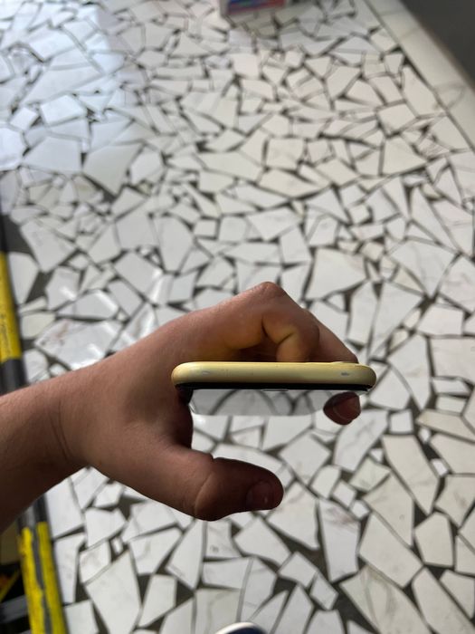 Iphone 11 yellow