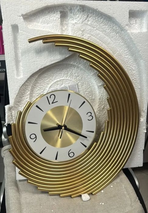 Ceas de perete modern din metal 3D -