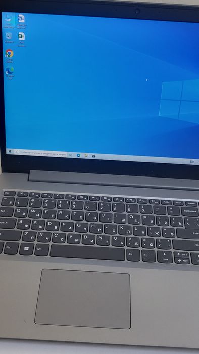 Ноутбук Lenovo для работы.