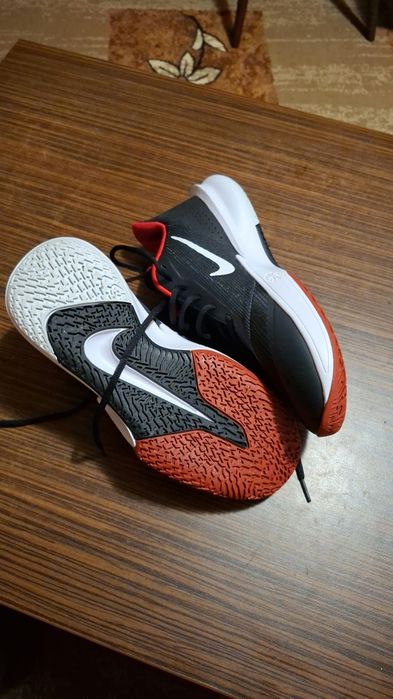 Adidasi Nike 42.5