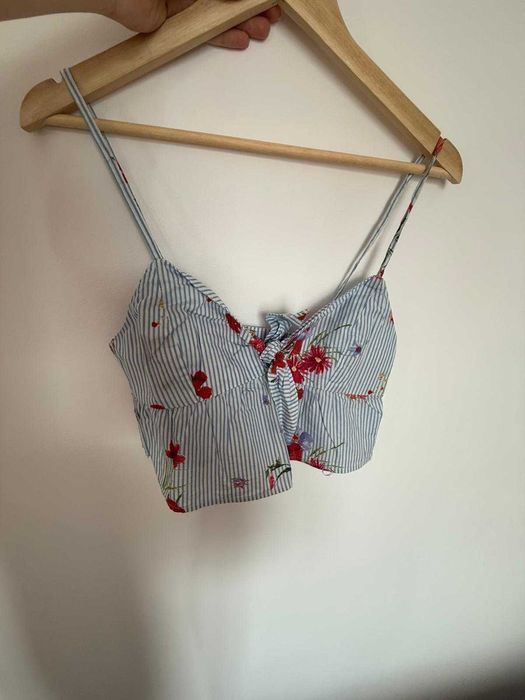 2 crop tops la pret de 1