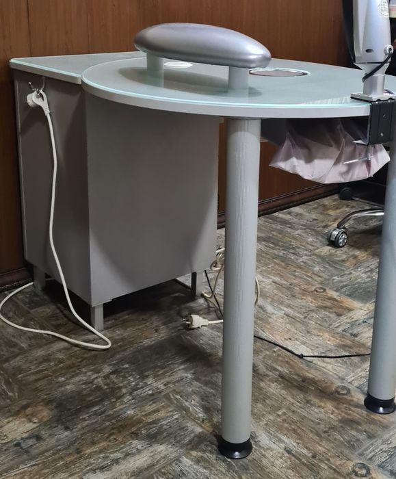 Продам маникюрный стол