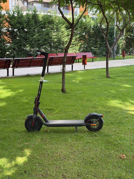 Trotinetă Xiaomi Pro Ultra cu SEMNALIZĂRI