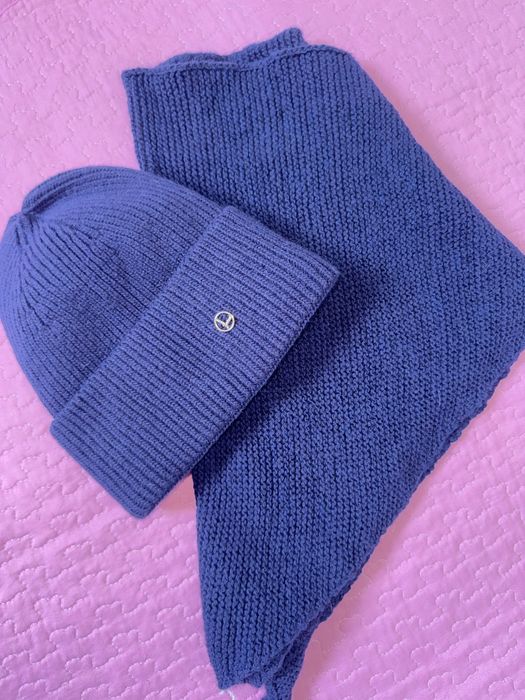 Теплая шапка с шарфом