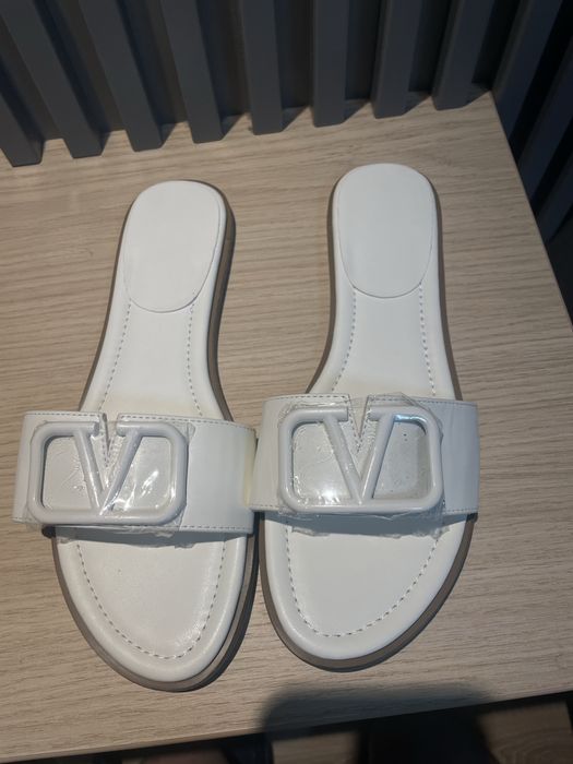 papuci albi stil v
