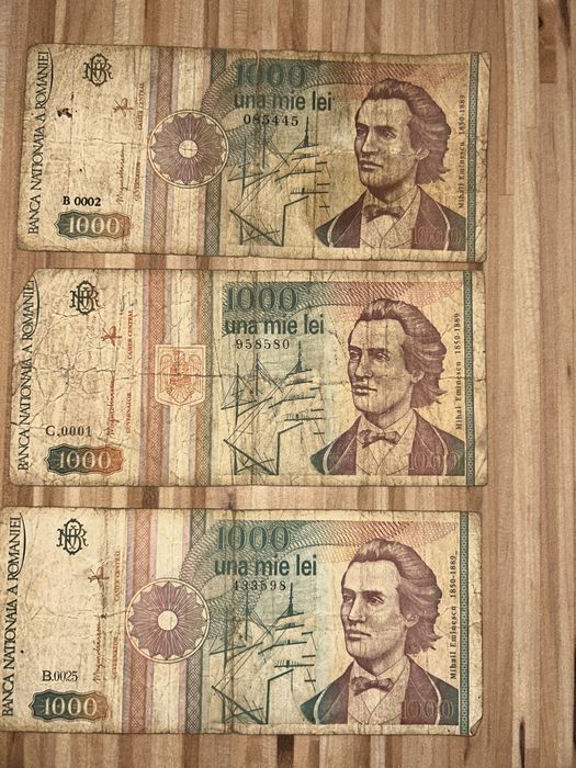 Bancote vechi de cinci mii lei, cinci sute lei, una mie lei.