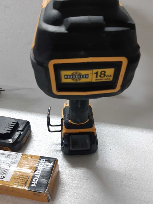 Bostitch pistoale de batut cuie