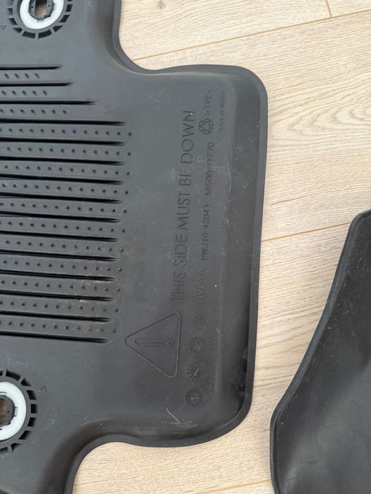 Полики комплект RAV 4 (резиновые)