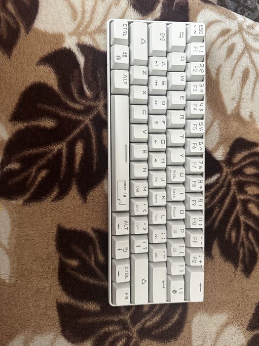 Vand Tastatura qwertykey rice,stare impecabila!!