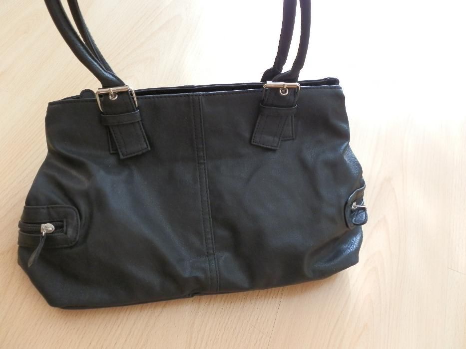 Черна дамска чанта