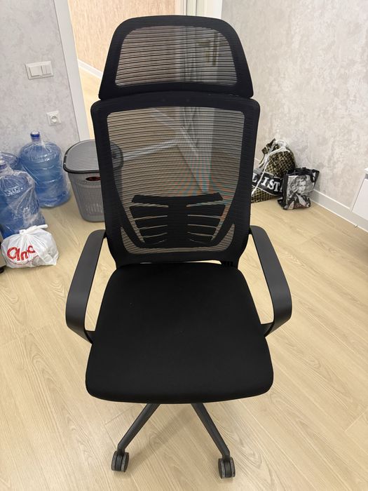 Ergonomik ofis kreslosi / kompyuter kreslosi (holati zo’r)