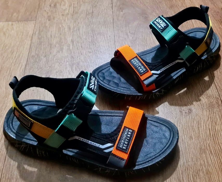 Сандалии на мальчика новые