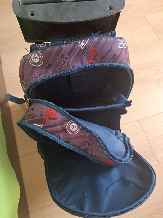 Ghiozdan cu  troler detasabil