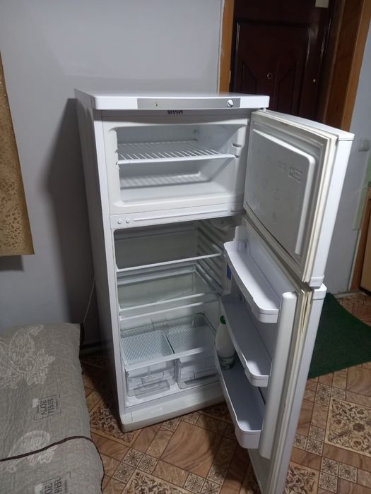 Продам холодильник indezit