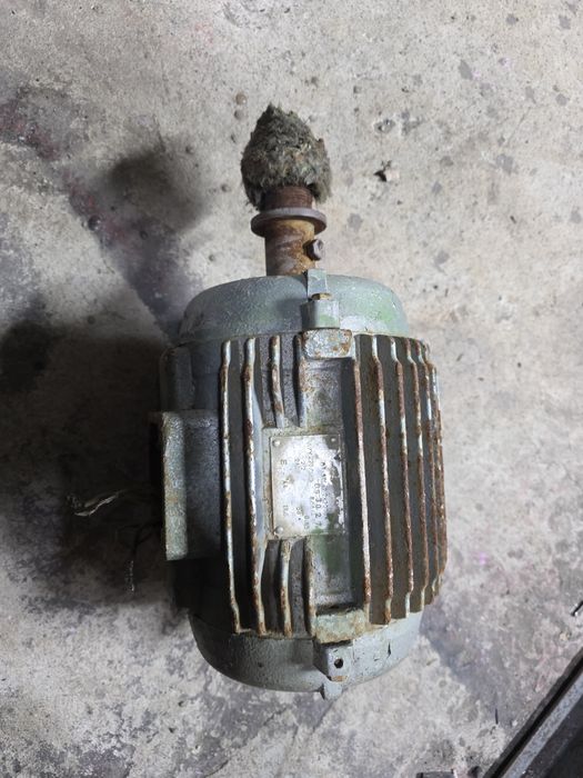 Продам 2 электро двигателя