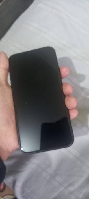 продам iPhone XR в ИДЕАЛе 1-