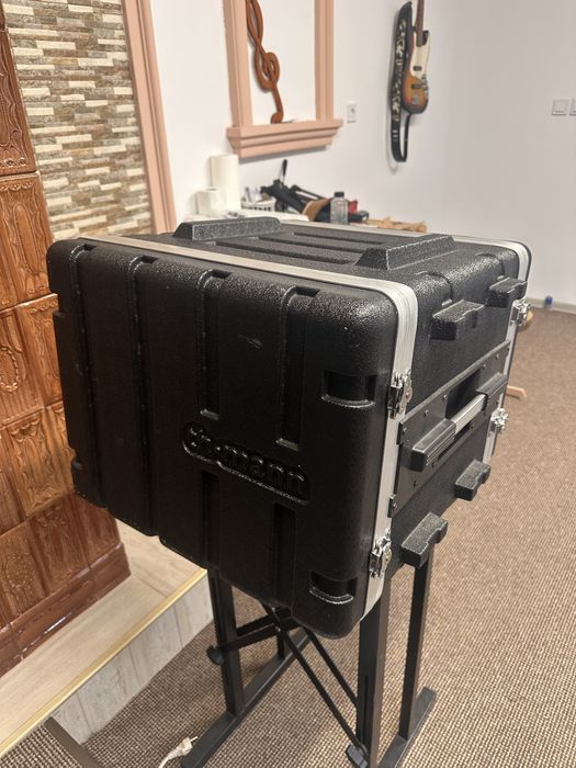 Vand soundrcraft Ui24R plus case ca nou
