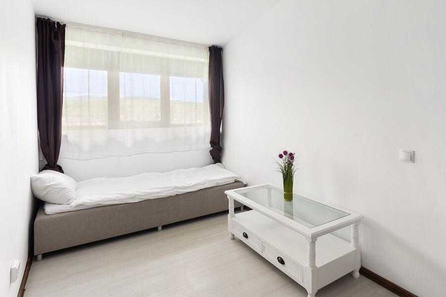 Casă spectaculoasă cu teren de sport și curte mare în Tărlungeni