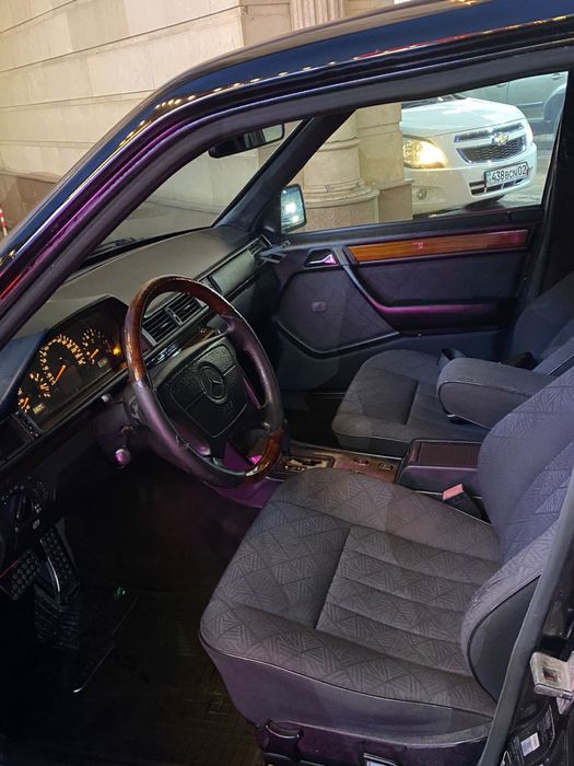 Мерседес 124 3.6 Амг