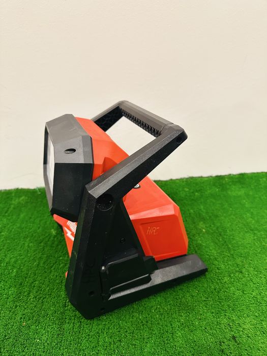 Lanterna Milwaukee M18 HOAL