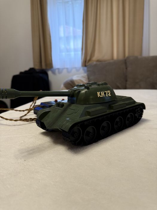 Руски танк с жица