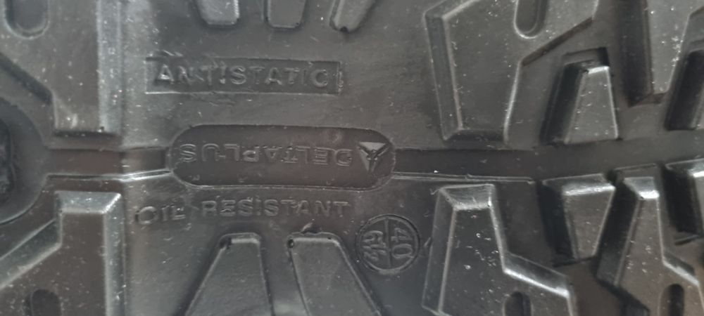 Спец ботинки 44 размер. Ещё 41-37