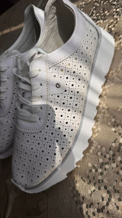 Продам кроссовки.