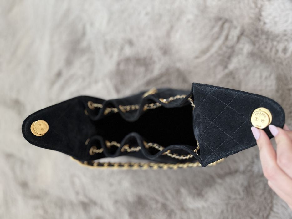 Chanel 25 , piele intoarsa