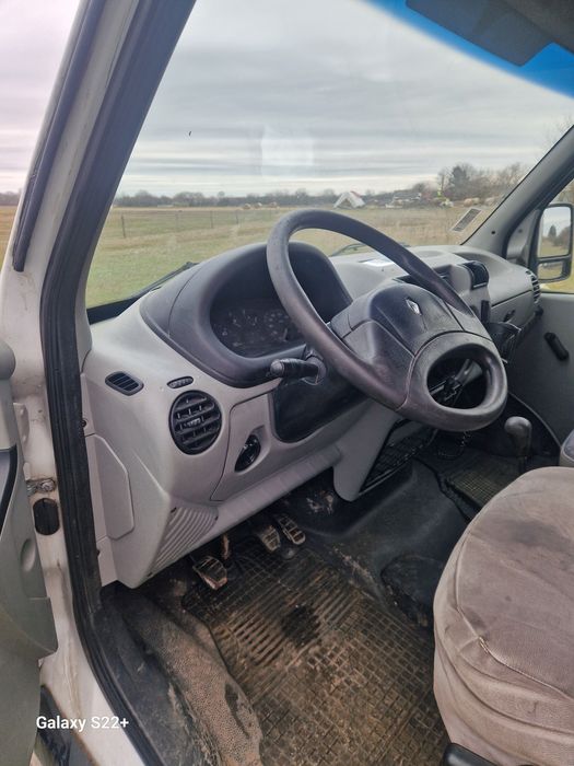 Vând renault master