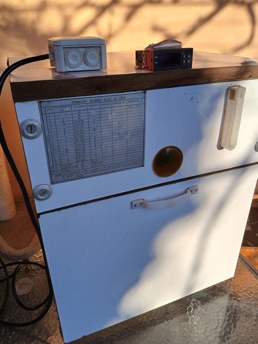 Incubator 130  ouă de  găină