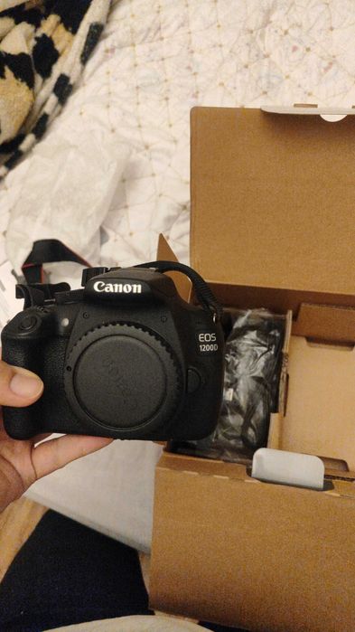 Продам фотоаппарат Canon 1200D