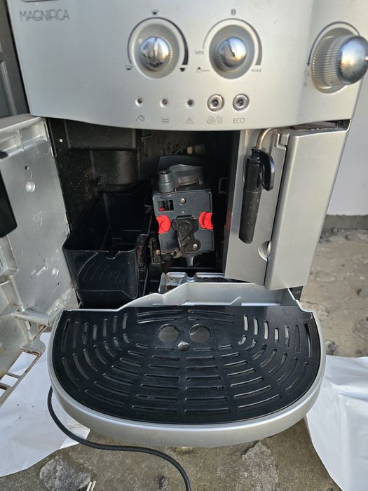 Masina de cafea Delonghi Magnifica