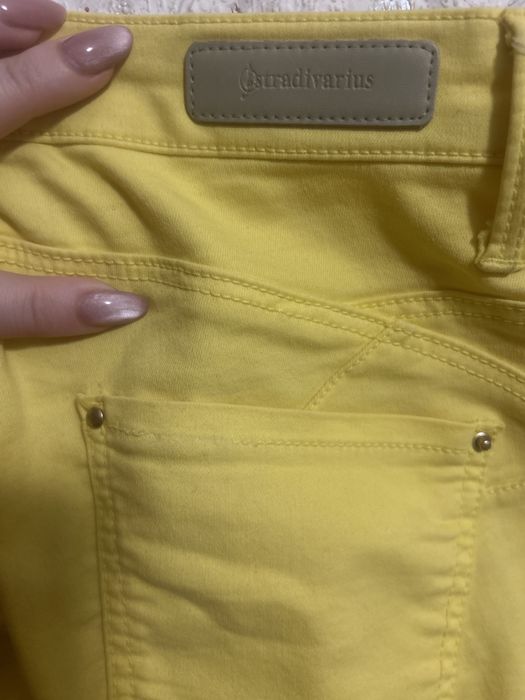 Новые джинсы Stradivarius разм S, с эффектом push up