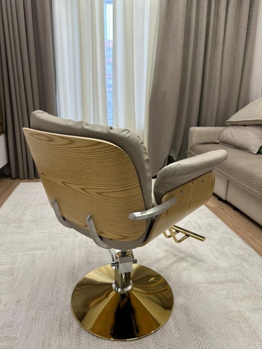 Кресло поворотное регулируемое