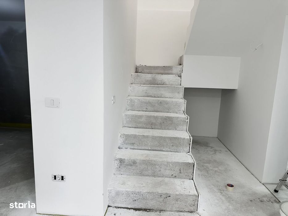 Casă individuală de vanzare  cu garaj și curte proprie – Hălchiu