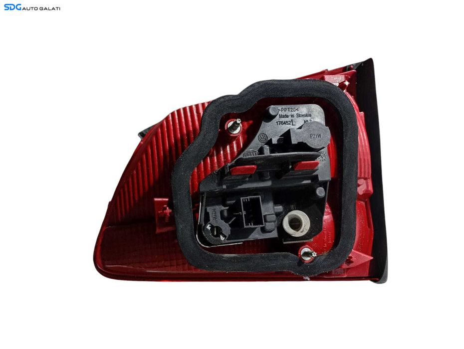 Tripla Stop Lampa Stanga de pe Haion Hayon Portbagaj Volkswagen Touran 1T3 2010 - 2015 Cod 1T0945093A [LC0760]