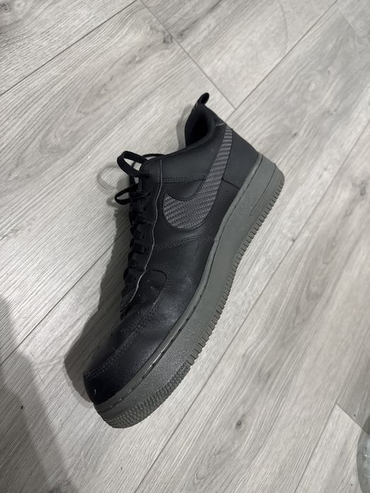 Vând Nike Air Force 1 ’07 LV8 – Black / Obsidian.Stare excelentă
