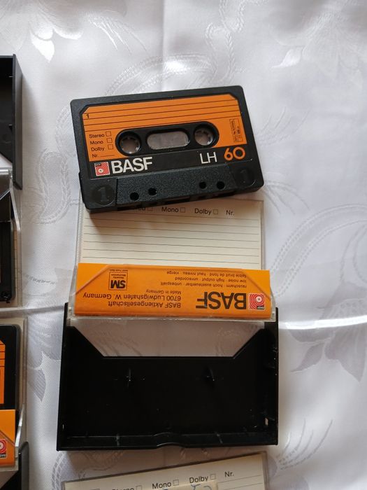 Bandă magnetofon și casete audio vechi