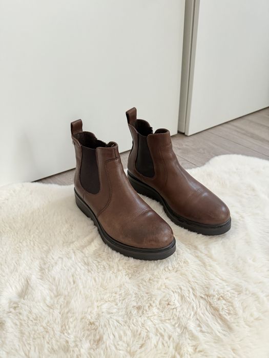 Ghete din piele naturala maro impecabile