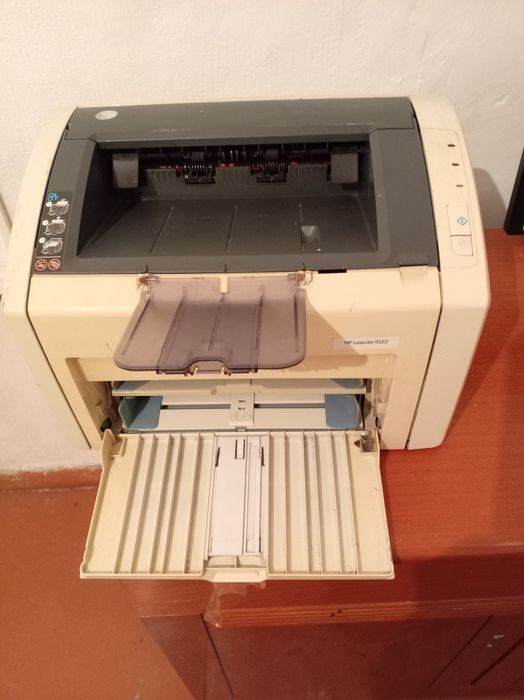 Продам принтер hp 1022