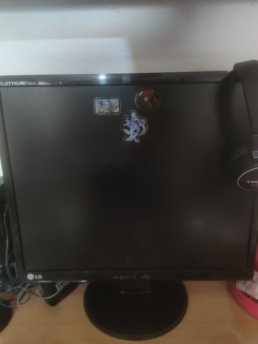 Kompyuter, monitor bilan
