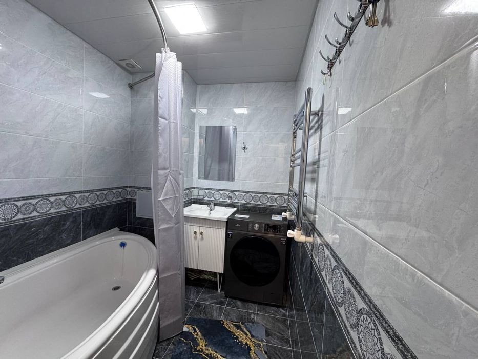 Сдается 3х комнатная квартира на 8этаже 7мкр 300$