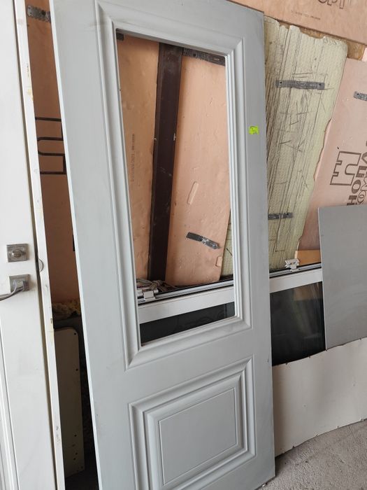 Есік сатылады. 2 есік бар