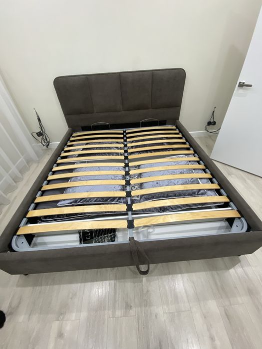 Двуспальняя кровать 180/200