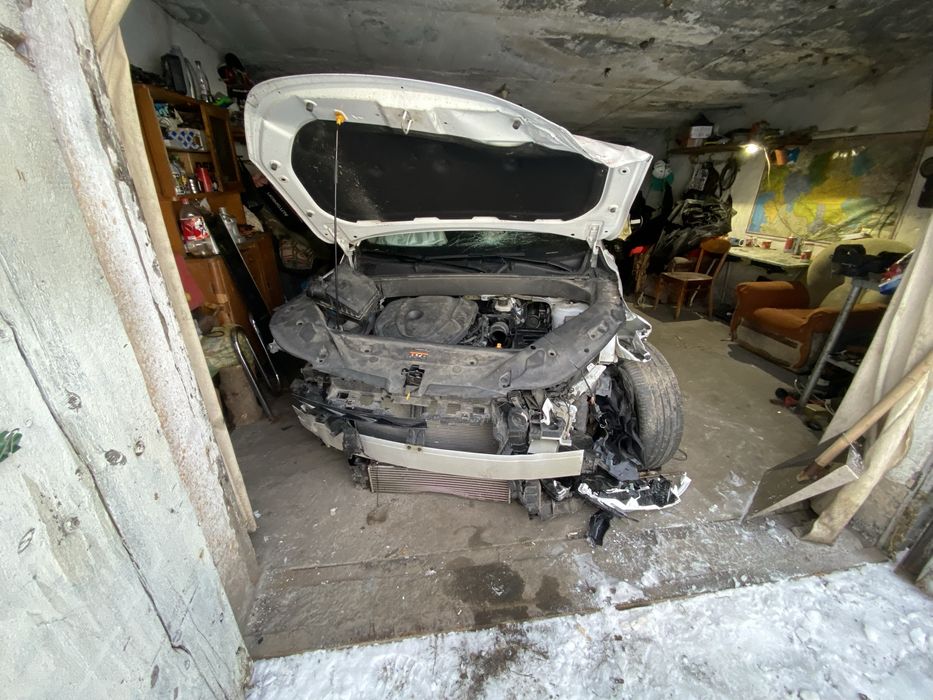 Geely atlas в аварийном состоянии