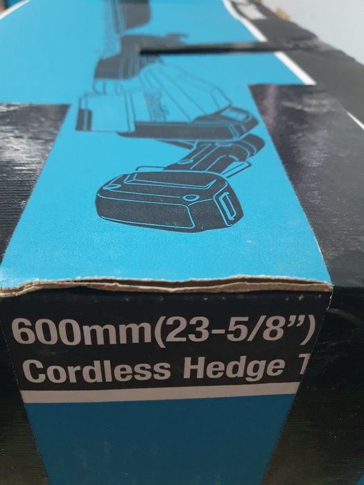 Makita mașină de tuns gard viu, model UH004GZ